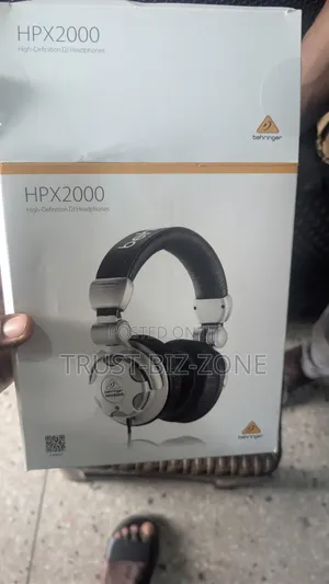 Behringer HPX2000 Over-Ear Headphones