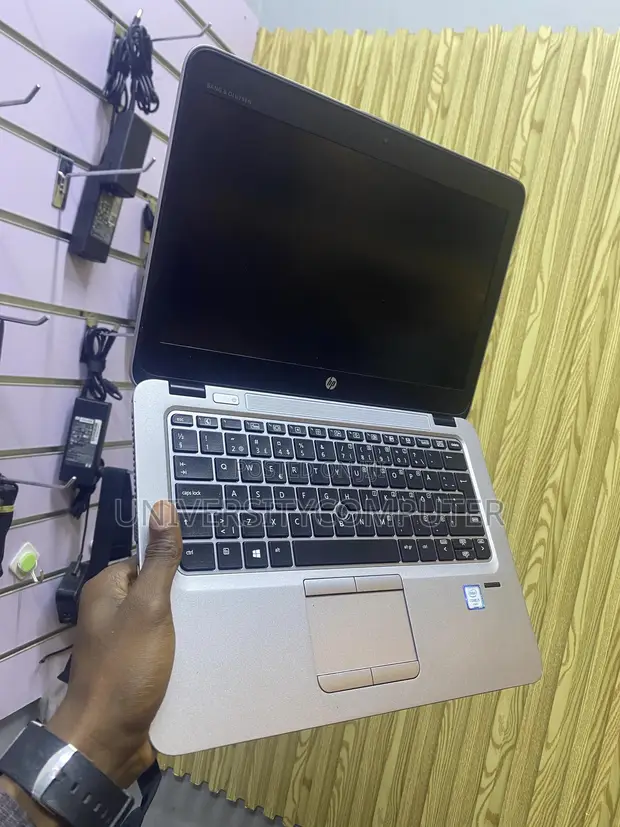 Laptop HP EliteBook 820 G3 - Core i5, 8GB RAM, 256GB SSD - 1