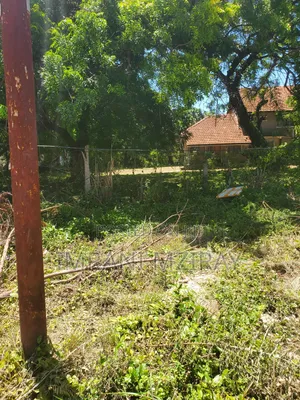 5-Bedroom Bungalow for Sale in Oyster Bay