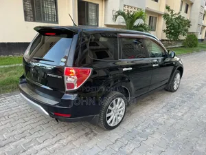Subaru Forester 2011 Nyeusi