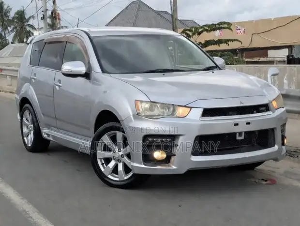 Mitsubishi Outlander Sport ES 2011 Nyeupe - 1