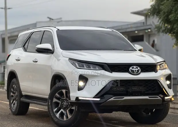 Toyota Fortuner 2025 - 1