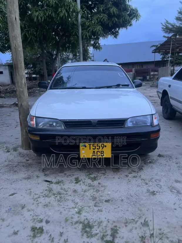 Toyota Corolla 2000 Nyeupe - 1