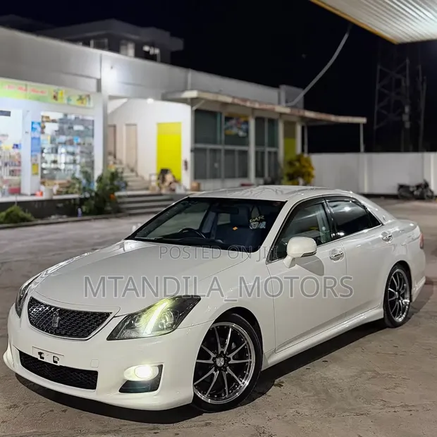 Toyota Crown 2009 Nyeupe - 1