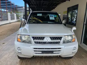 Mitsubishi Pajero 2004 Nyeupe