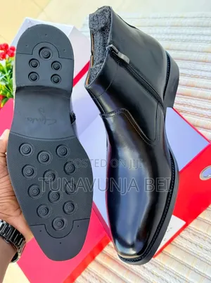 Viatu vya Clarks Classic vya Ngozi kwa Wanaume