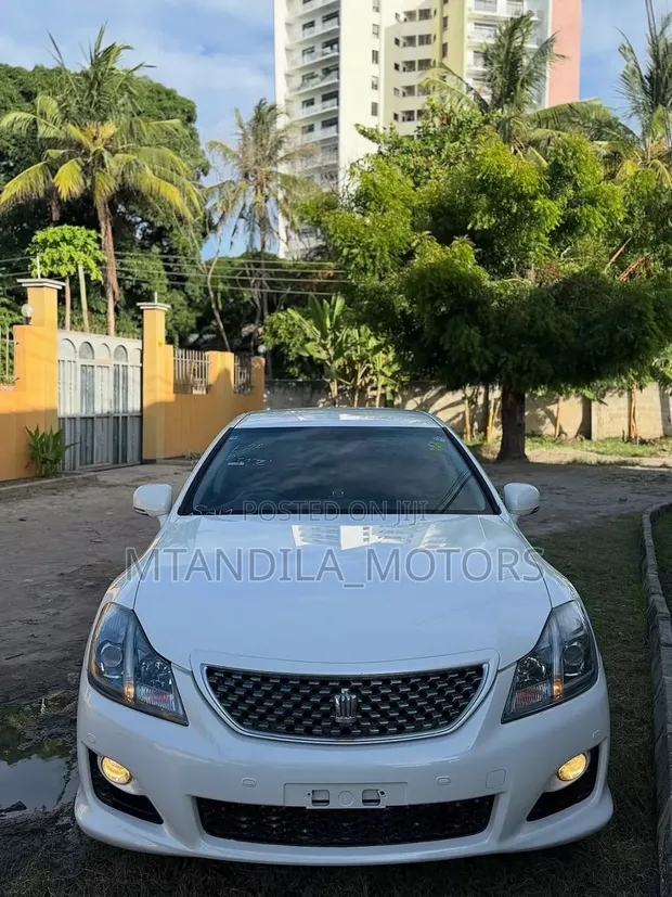 Toyota Crown 2010 Nyeupe - 1