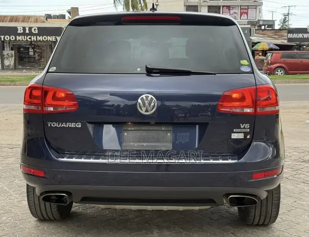 Volkswagen Touareg 2011 Blue - 1