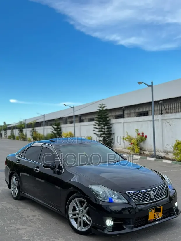 Toyota Crown Athlete 2010 - 1