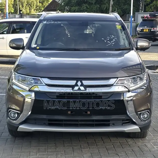 Mitsubishi Outlander 2016 Kijivu - 1