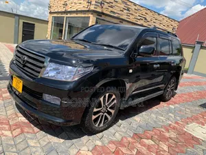 Toyota Land Cruiser V8 2007 Nyeusi