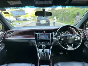 Toyota Harrier 2.0 2016 Nyeusi