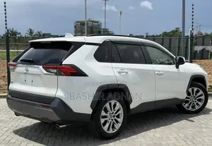 Toyota RAV4 2019 Nyeupe