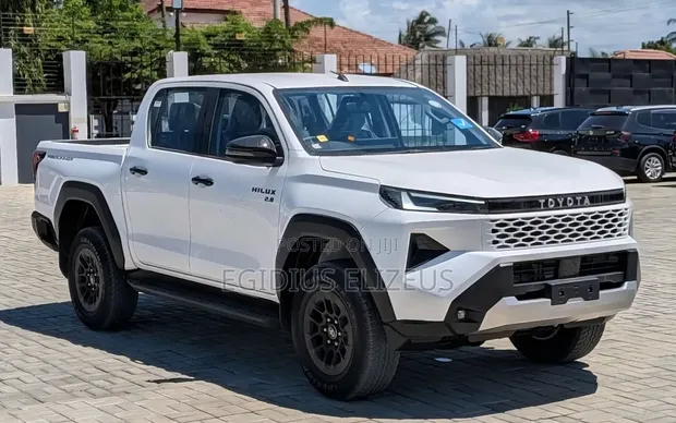 Toyota Hilux 2025 Mpya Nyeupe - 1