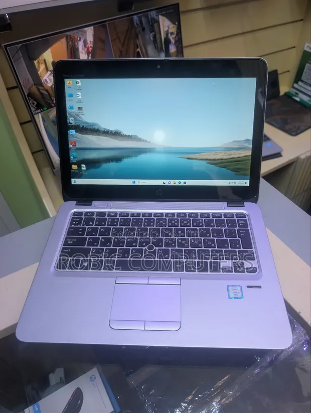 Laptop HP EliteBook 820 G3 - Core i5, 8GB RAM, 256GB SSD - 1