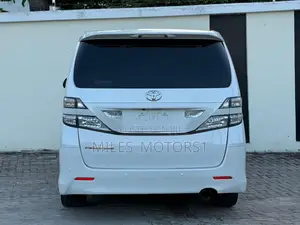 Toyota Vellfire 2010 Nyeupe