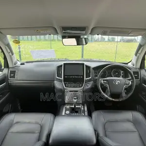 Toyota Land Cruiser 2017 Nyeusi Metallic