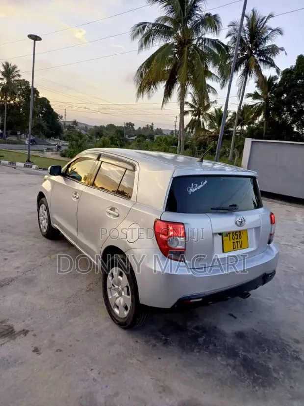 Toyota IST 2010 Nyeupe - 1