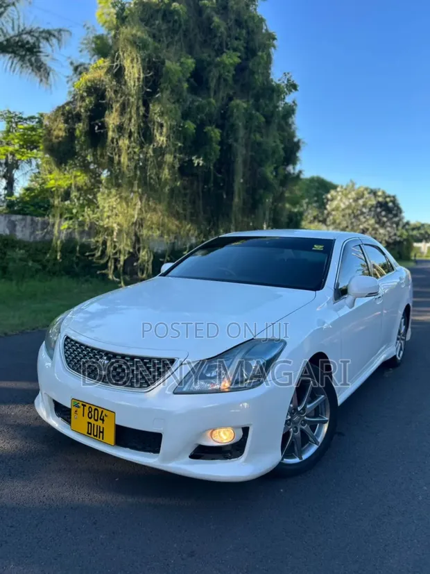 Toyota Crown Athlete 2009 White - 1