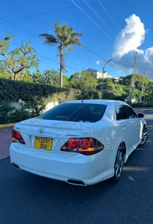 Toyota Crown Athlete 2009 White