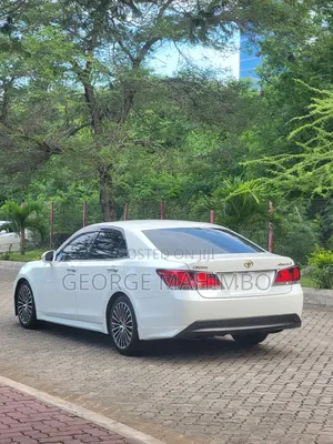 Toyota Crown Athlete 2014 Pearl