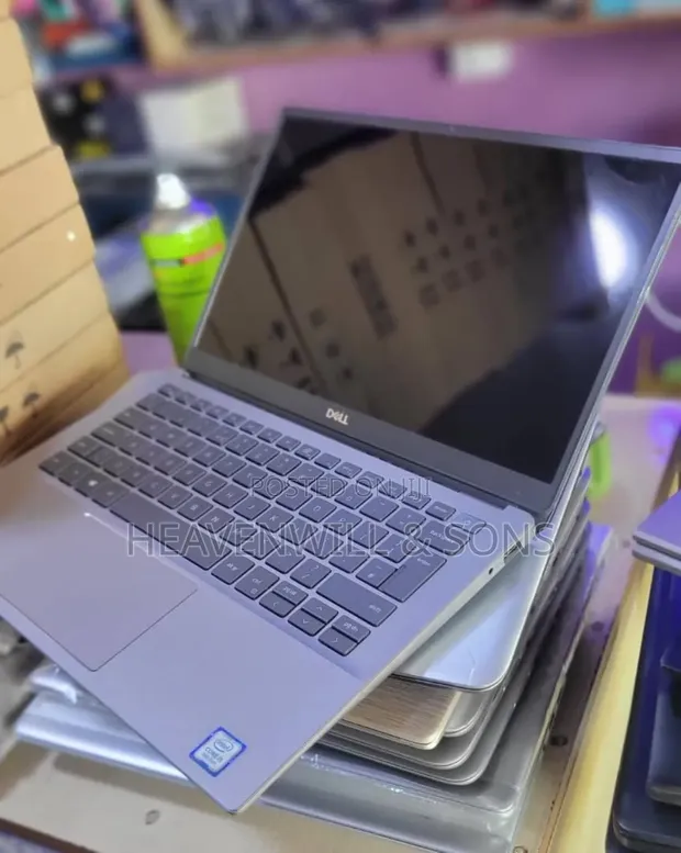 Laptop Dell Latitude 3301 - Core i5, 8GB RAM, 256GB SSD - 1