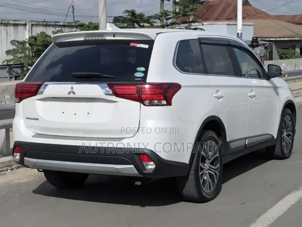 Mitsubishi Outlander 2.4 PHEV AWD 2017 Nyeupe - 1