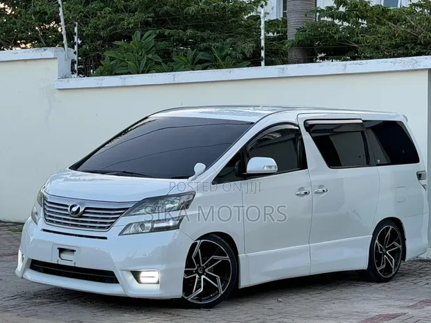 Toyota Alphard 2010 - Pearl White - 1