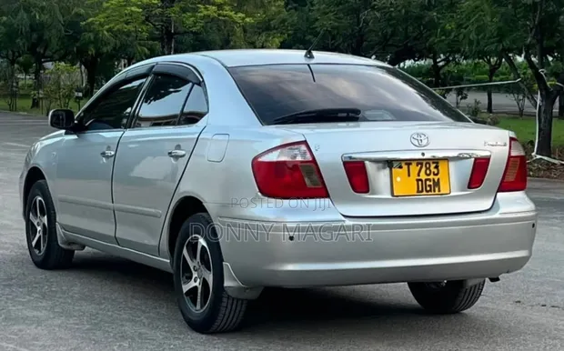 Toyota Premio 2004 Nyeupe - 1