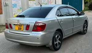 Toyota Premio 2004 Nyeupe