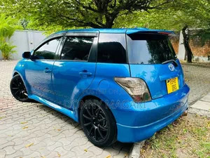 Toyota IST 2005 Bluu
