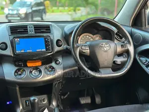 Toyota Vanguard 2010 Nyeusi ya Matt