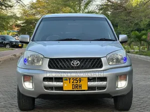 Toyota RAV4 2004 Nyeupe