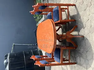 Meza ya Chakula na Viti 4