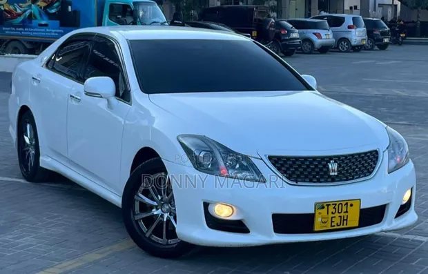 Toyota Crown Athlete 2012 - 1