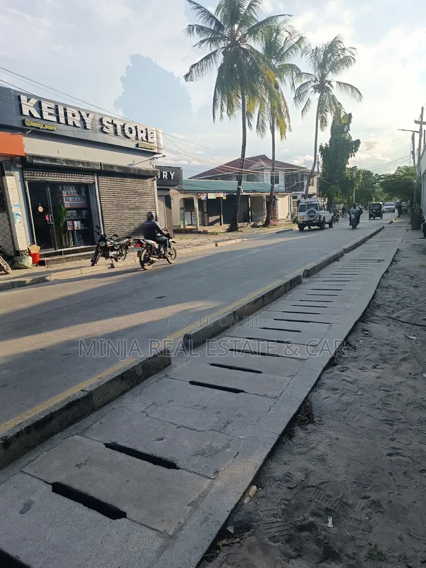 Eneo la Viwanja 800sqm Linauzwa - Kinondoni Donga - 1