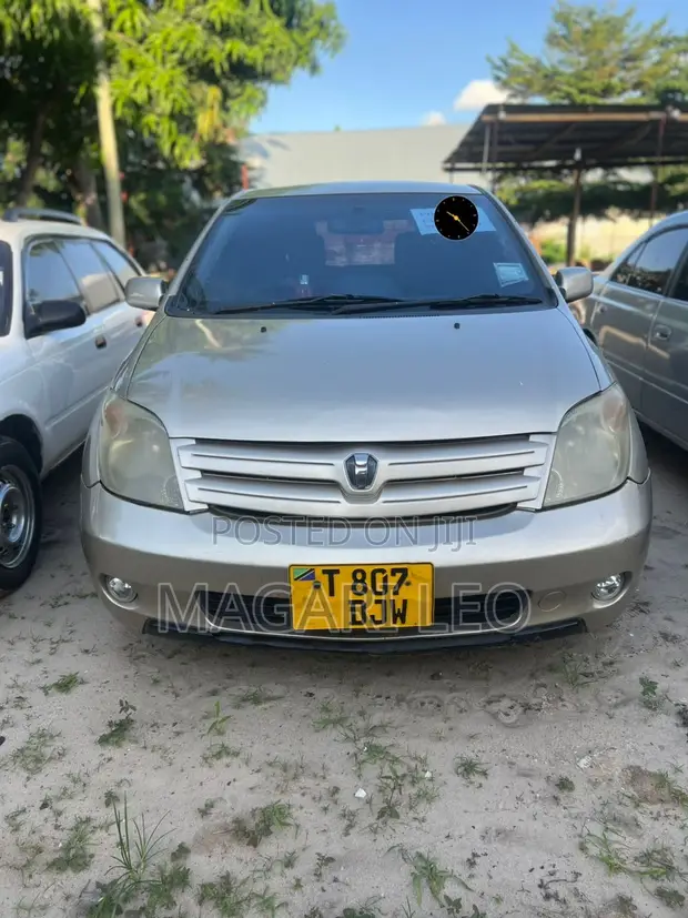 Toyota IST 2004 Beige - 1