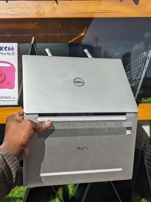 Dell Studio XPS 13 (9380) 8GB RAM, 256GB SSD - 1