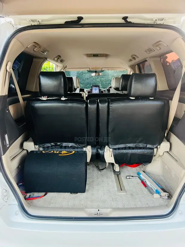 Toyota Alphard 2005 Nyeupe - 1