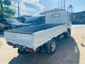 Mitsubishi Canter Lori la Friji (Halijasajiliwa)
