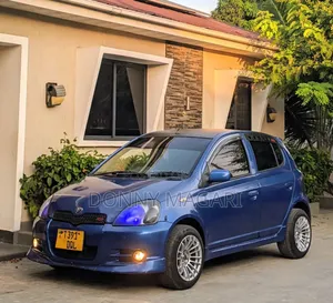 Toyota Vitz 2004 Bluu