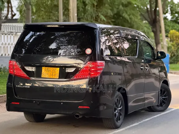 Toyota Alphard 2010 Nyeusi - 1