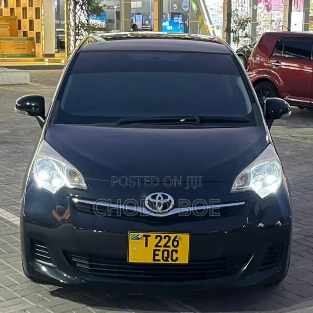 Toyota Ractis 2012 Nyeusi - 1