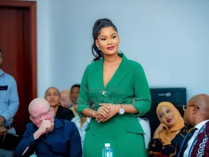 Senori Classic Dress kwa Wanawake