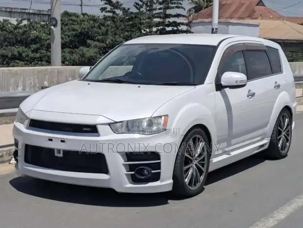 Mitsubishi Outlander Sport SE 2011 Nyeupe - 1