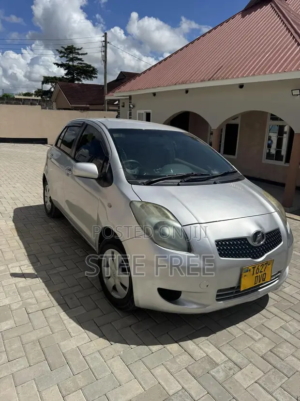 Toyota Vitz 1.0 FWD 3dr 2005 Silver - 1