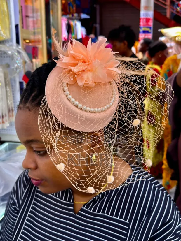 Kofia ya Fascinator Nyeusi ya Kifahari - 1