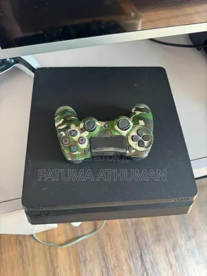 PS4 Slim Iliyotumika 12.00 (Chipped) na Michezo