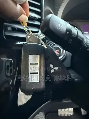 Mitsubishi Outlander 2012 Nyeupe