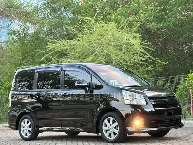 Toyota Noah 2007 Black - 1